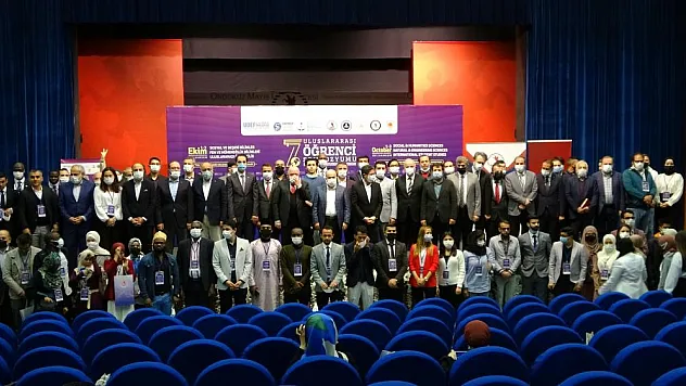 '7. Uluslararası Öğrenci Sempozyumu'nda 'Dünya 5'ten büyüktür' mesajı