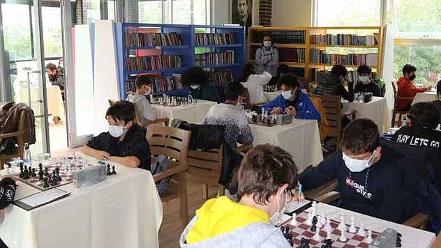 Bafra'da düzenlenen satranç turnuvasına 17 ilden 200 sporcu katıldı