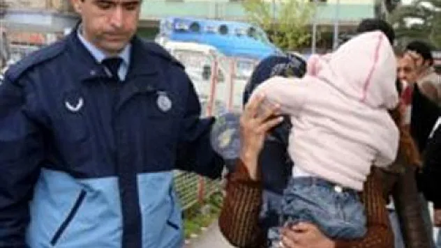 Fırsatçılar çocuklarını kullanıyor