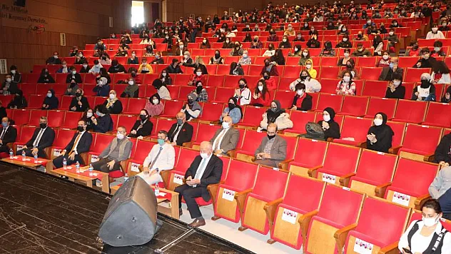 Prof. Dr. Çıkla, Akif'i anlattı