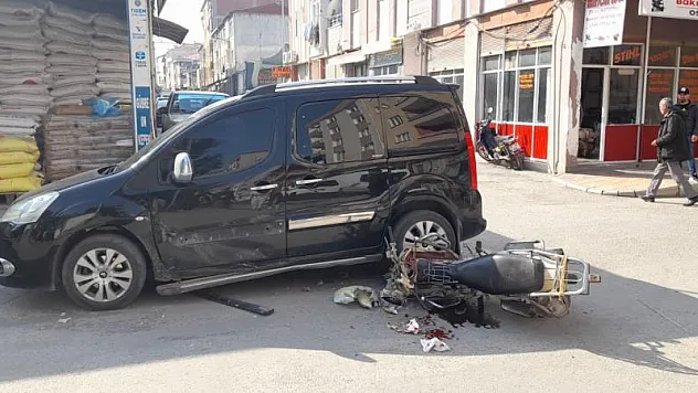 Hafif ticari araçla motosiklet çarpıştı: 1 yaralı