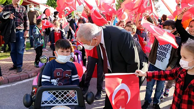 Minikler eğlenerek trafik kurallarını öğreniyor