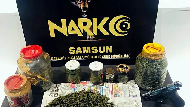 Evinde ve aracında satışa hazır uyuşturucuyla yakalandı