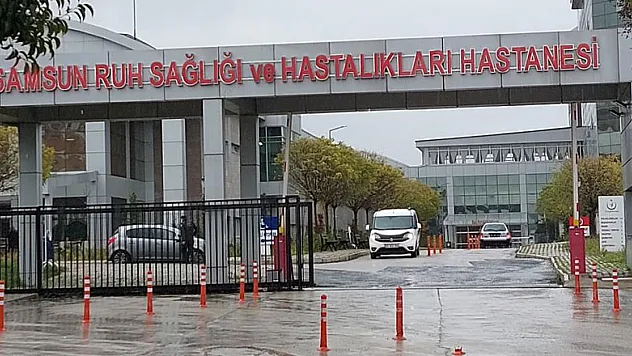 Hastanede kapı koluna kendini iple astı