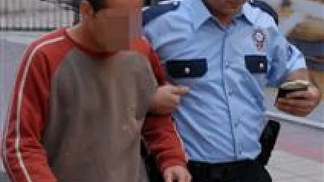 Çevreyi rahatsız eden kuaför gözaltında