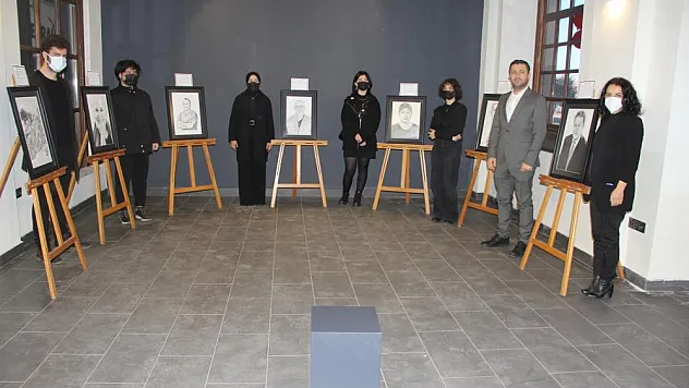 Samsun'da Kovid-19'dan vefat eden 10 sağlık çalışanının portreleri yapıldı