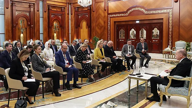 'Ana muhalefetin başındaki bir adamın yaptığı hareketlere bakın'