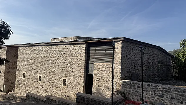 869 yıllık Yağıbasan Medresesi onarım bekliyor