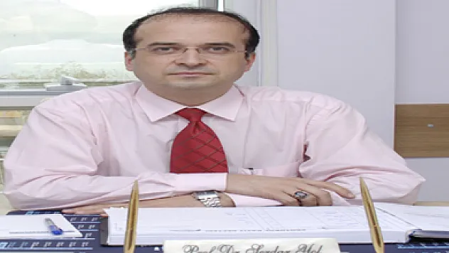 Midesinden taşlaşmış gıda çıktı