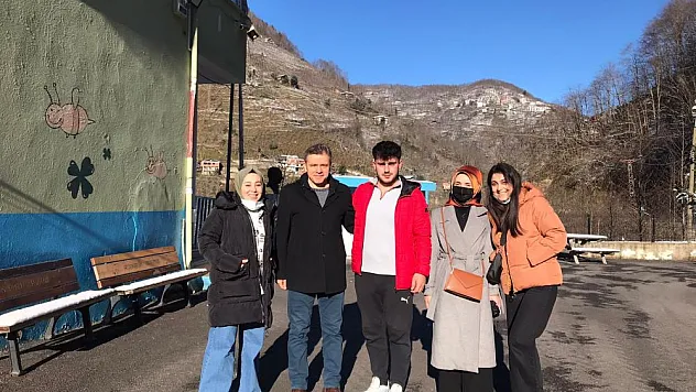 İletişim Fakültesi öğrencilerinden köy okuluna 'İletişim ve Sanat' köprüsü