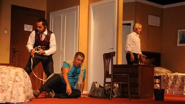 Atakum'da 'Münasebetsizler'adlı oyun sergilendi