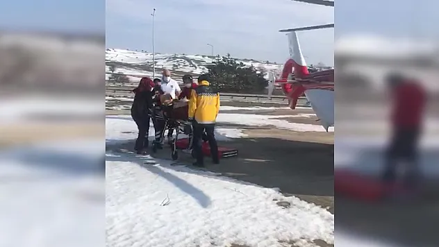 Felç geçiren 81 yaşındaki hastanın yardımına ambulans helikopter yetişti