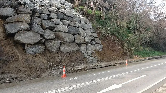 Yamaçta heyelana yol açan yağmur suyuna çözüm bulunacak