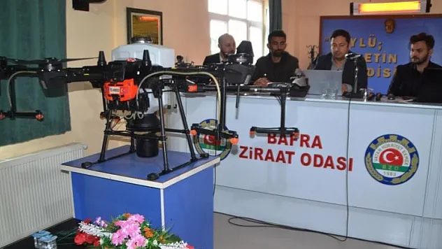  Çiftçilere dron ile ilaçlama anlatıldı