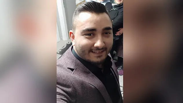 Ellerine havlu parçası dolanmış asılı halde ölü bulundu