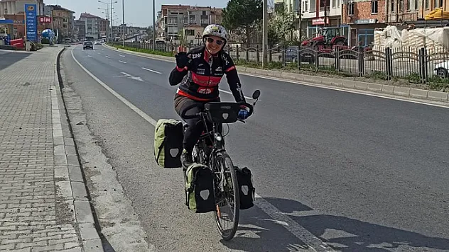 İngiliz kadın gezgin bisikletle dünya turunda