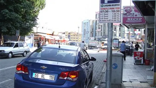 Caddelerdeki 'ücretli otoparka' mahkeme engeli