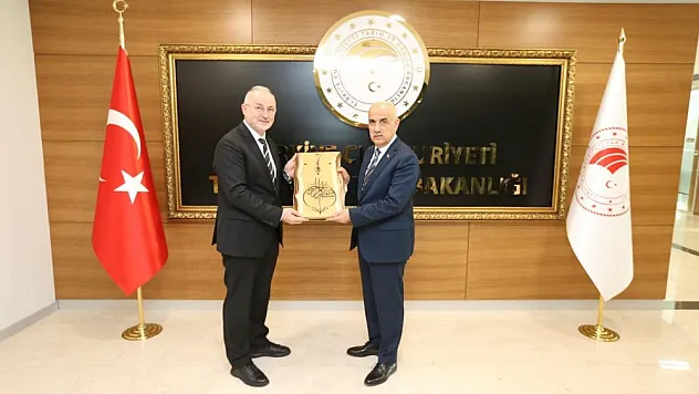 Rektör Ünal'dan Bakan Kirişci'ye kenevir ve manda brifingi