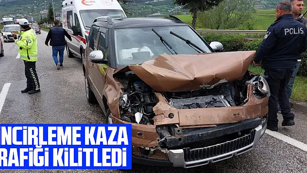 Zincirleme kaza trafiği kilitledi