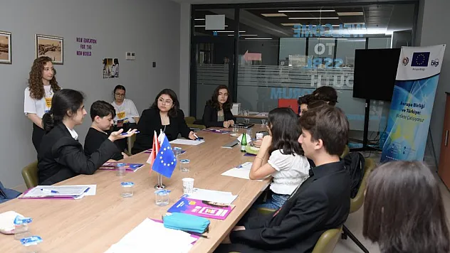 Liseli gençler Gençlik Forumu'nda buluştu