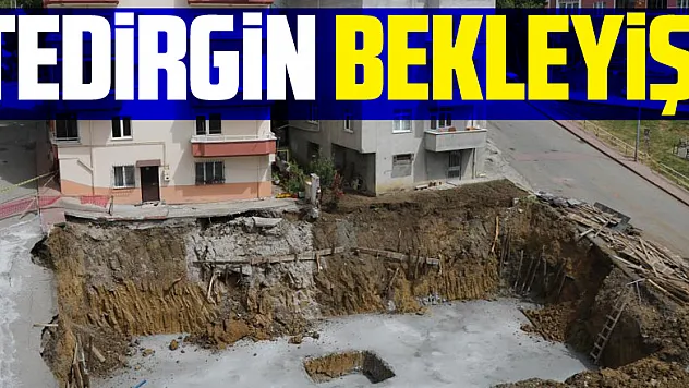 Toprak kayması sonucu tahliye edilen 2 bina sakinlerinin tedirgin bekleyişi