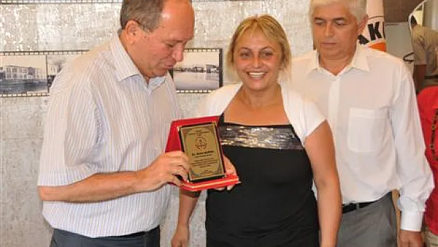 Otelcilik ve Turizm Meslek Lisesi'nden Burma'ya plaket