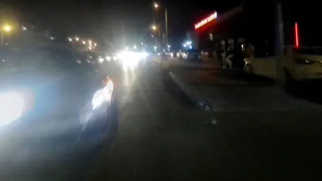 Bisikletliyle giderken otomobil çarptı: O an kamerada