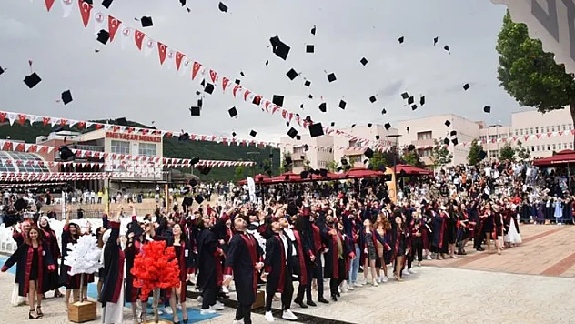 OMÜ İİBF'de çifte mezuniyet heyecanı