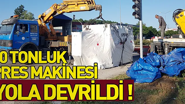Tırın taşıdığı 40 tonluk pres makinesi yola devrildi