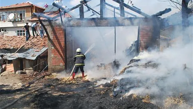 Samanlık yangını korkuttu