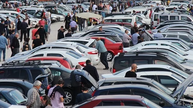 İkinci el otomobil satışına 6 ay ve 6 bin kilometre şartı Resmi Gazete'de