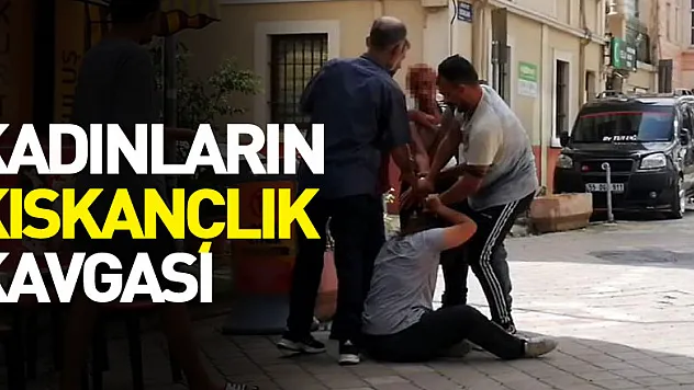 Kadınların saç saça baş başa kıskançlık kavgası