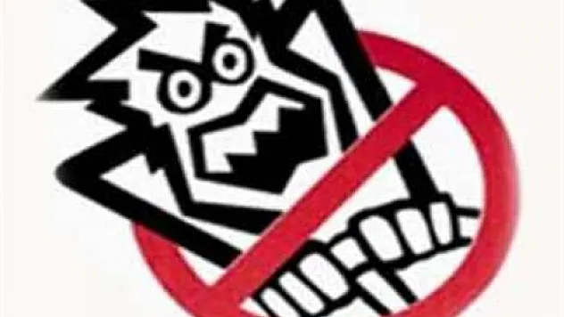 Otomobil direğe çarptı: 7 yaralı