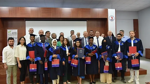 OMÜ'nün Erasmus öğrencileri mezun oldu