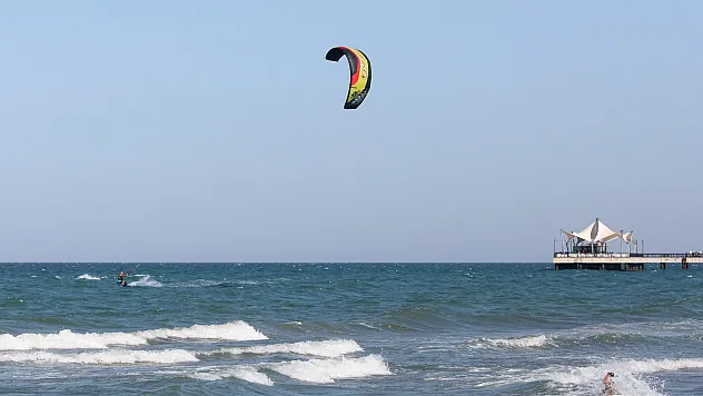 Kitesurf tutkunları Samsun'da bir araya geldi