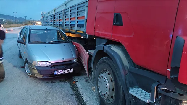 Tırın yakıt deposuna çarpmaktan son anda kurtuldu