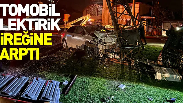 OTOMOBİL ELEKTİRİK DİREĞİNE ÇARPTI