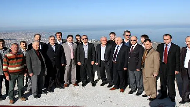 Öztürk,'Dünyada ektiğin seninle gidiyor, hayırda yarışmak gerek'