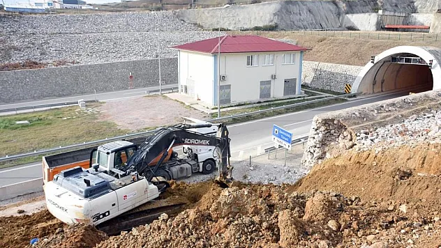 Yıkılan istinat duvarının onarımı 1 yıl sonra başladı