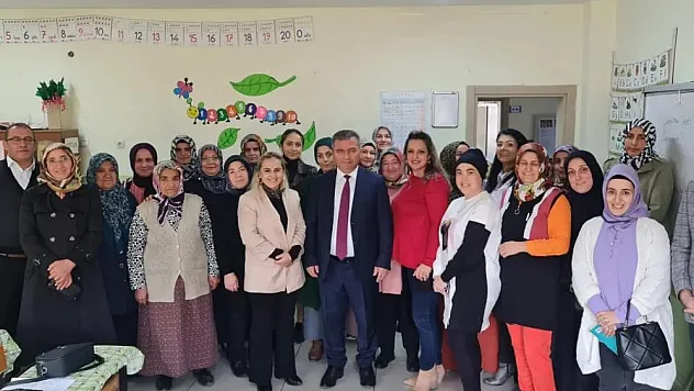 Pandeminin getirdiği olumsuzlukları öğretmen, veli ve öğrenci iş birliği ile aşıyorlar