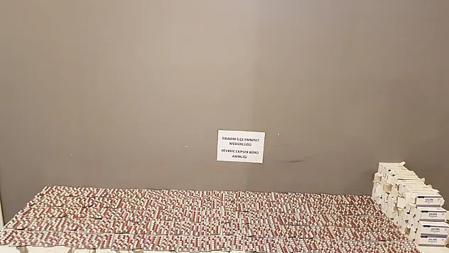 Polis şüpheli araçtan 2 bin 744 adet uyuşturucu hap ele geçirdi