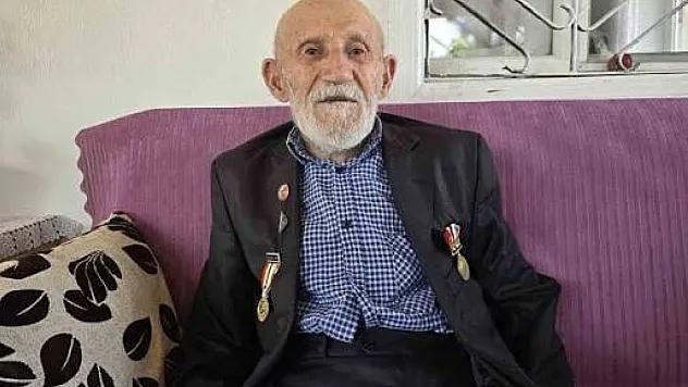 96 yaşındaki Kore Gazisi, savaş yıllarını gözyaşlarıyla anlattı