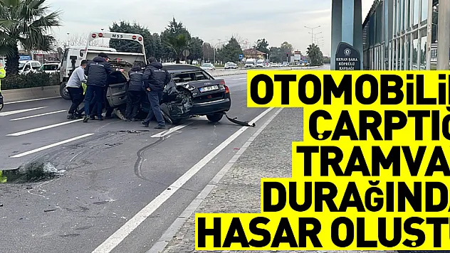 Samsun'da otomobilin çarptığı tramvay durağında hasar oluştu
