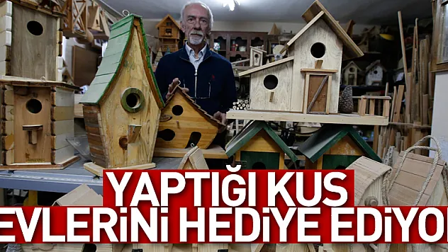 Yaptığı kuş evlerini hediye ediyor