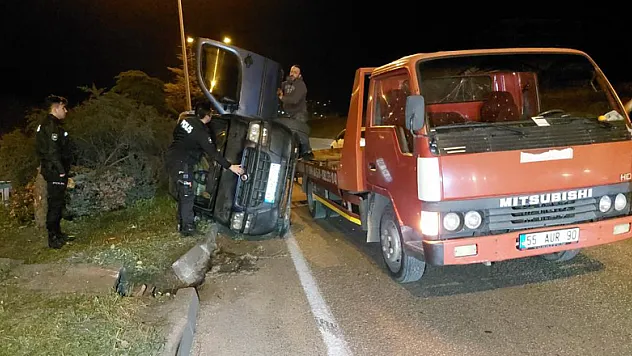 Samsun'da hafif ticari araç devrildi: 1 yaralı