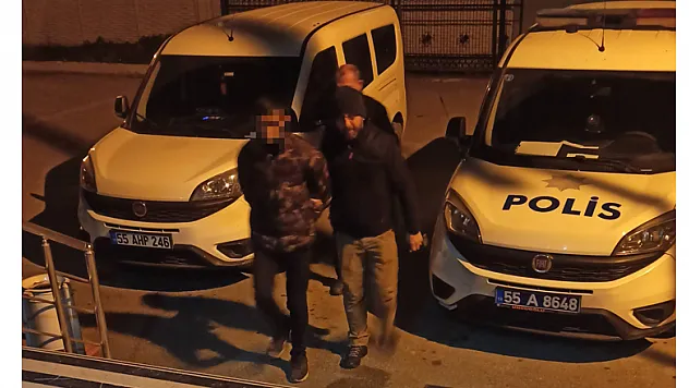 Durdurulan araçta bıçak ve uyuşturucu ele geçti