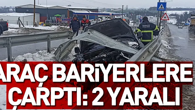 Hafif ticari araç bariyerlere çarptı: 2 yaralı