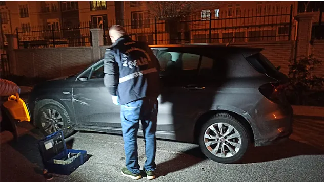 Cinayet sanığı kovalamaca sonucu yakalandı, saklandığı evden uyuşturucu çıktı