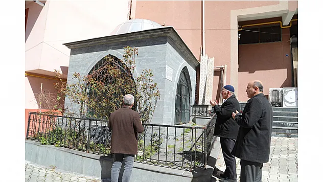 Akşemseddin Hazretleri'nin babasının kabrine ziyaretçi akını