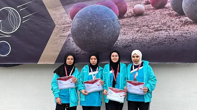 Alaçam Şehit Kara Anadolu İmam Hatip Lisesi öğrencileri Bocce'de üçüncülük elde etti